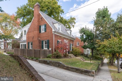 Photo of 3051 Legation Street NW, WASHINGTON, DC 20015 (MLS # DCDC2227894) Photo of 3051 Legation Street NW, WASHINGTON, DC 20015 (MLS # DCDC2227894)
