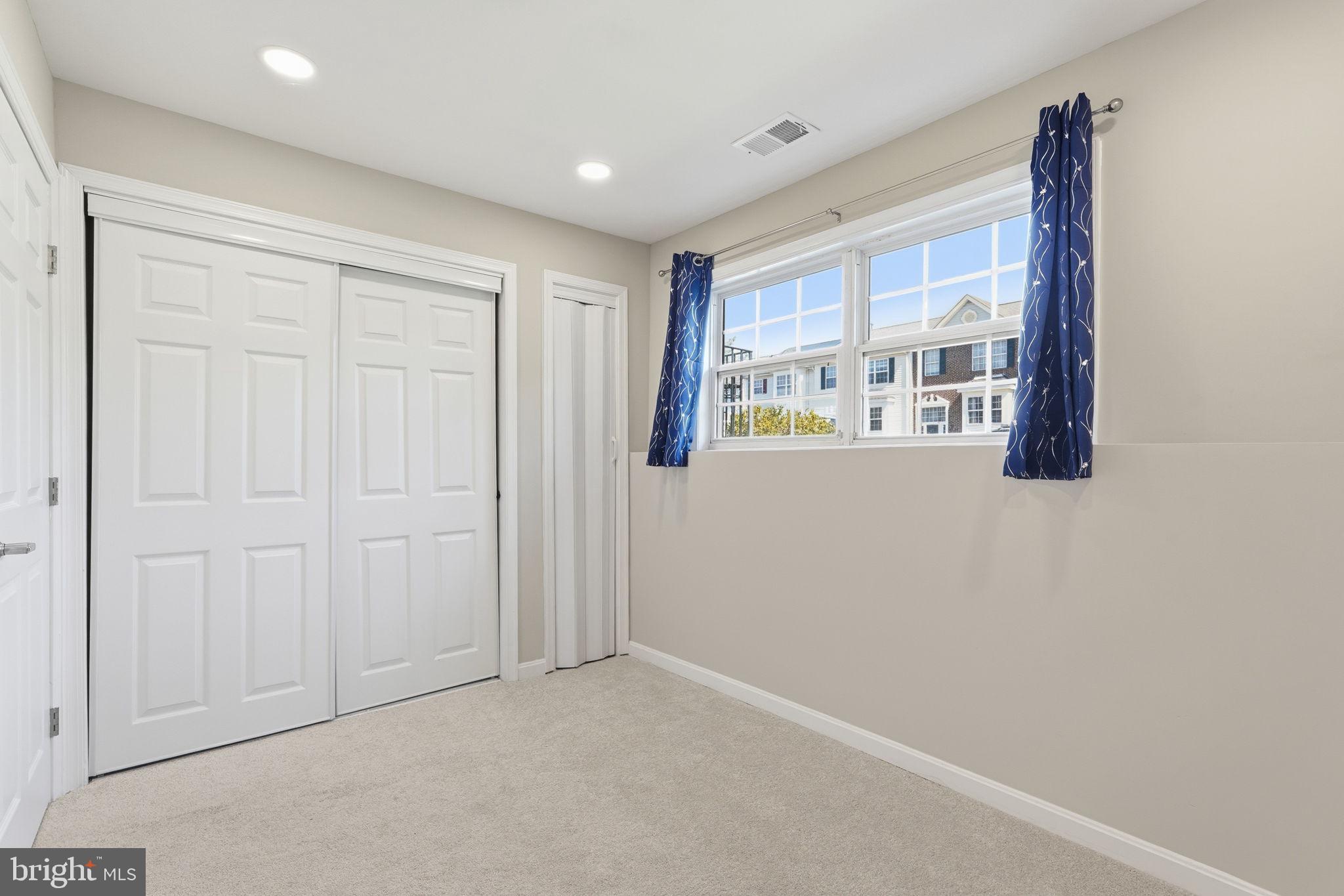 SPRING RIDGE - Residential