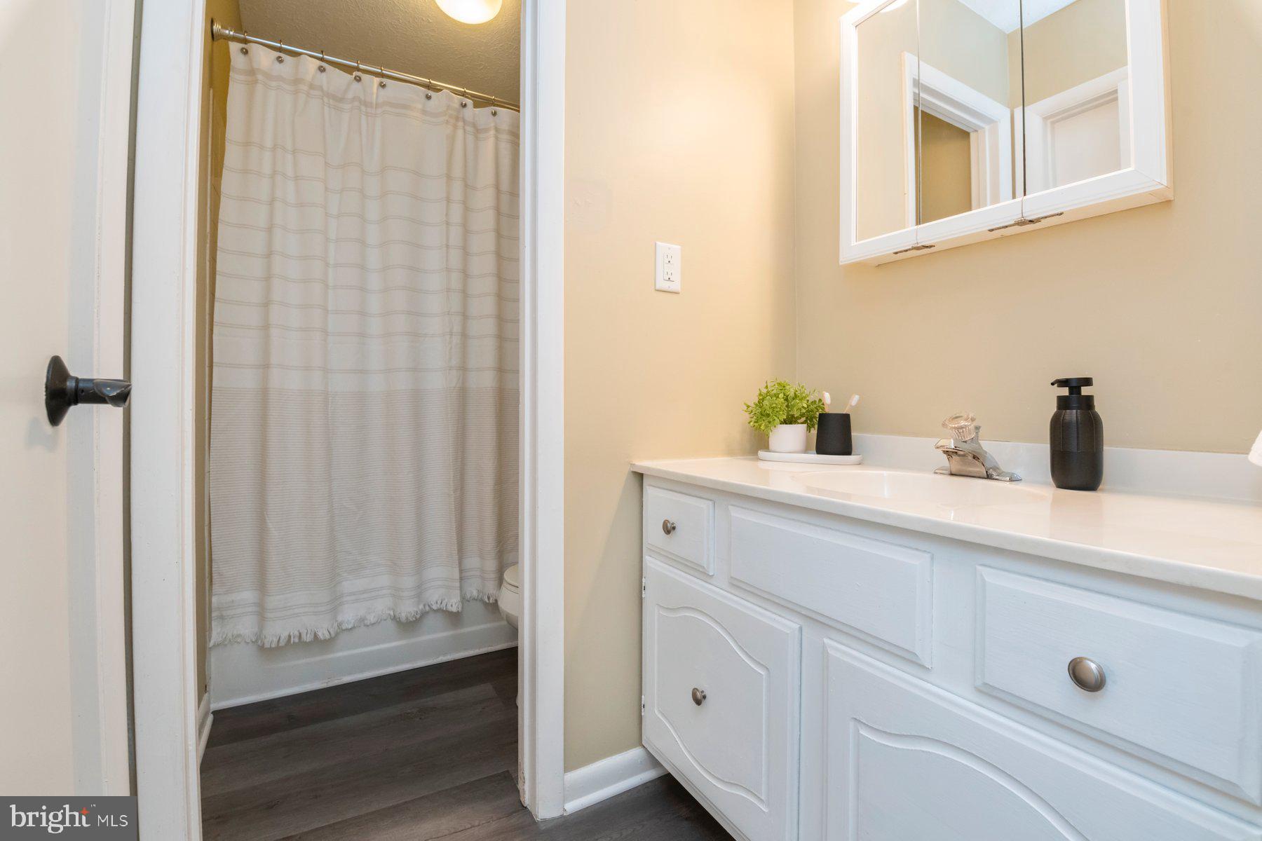 RUMSEY ISLAND - Residential