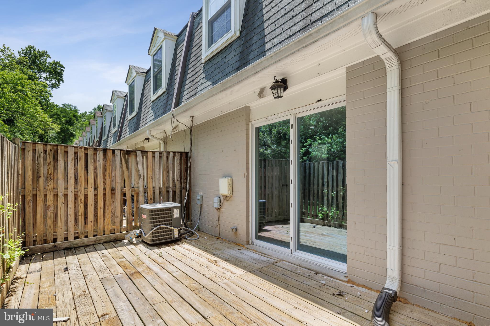 WINDMILL SQUARE - Residential