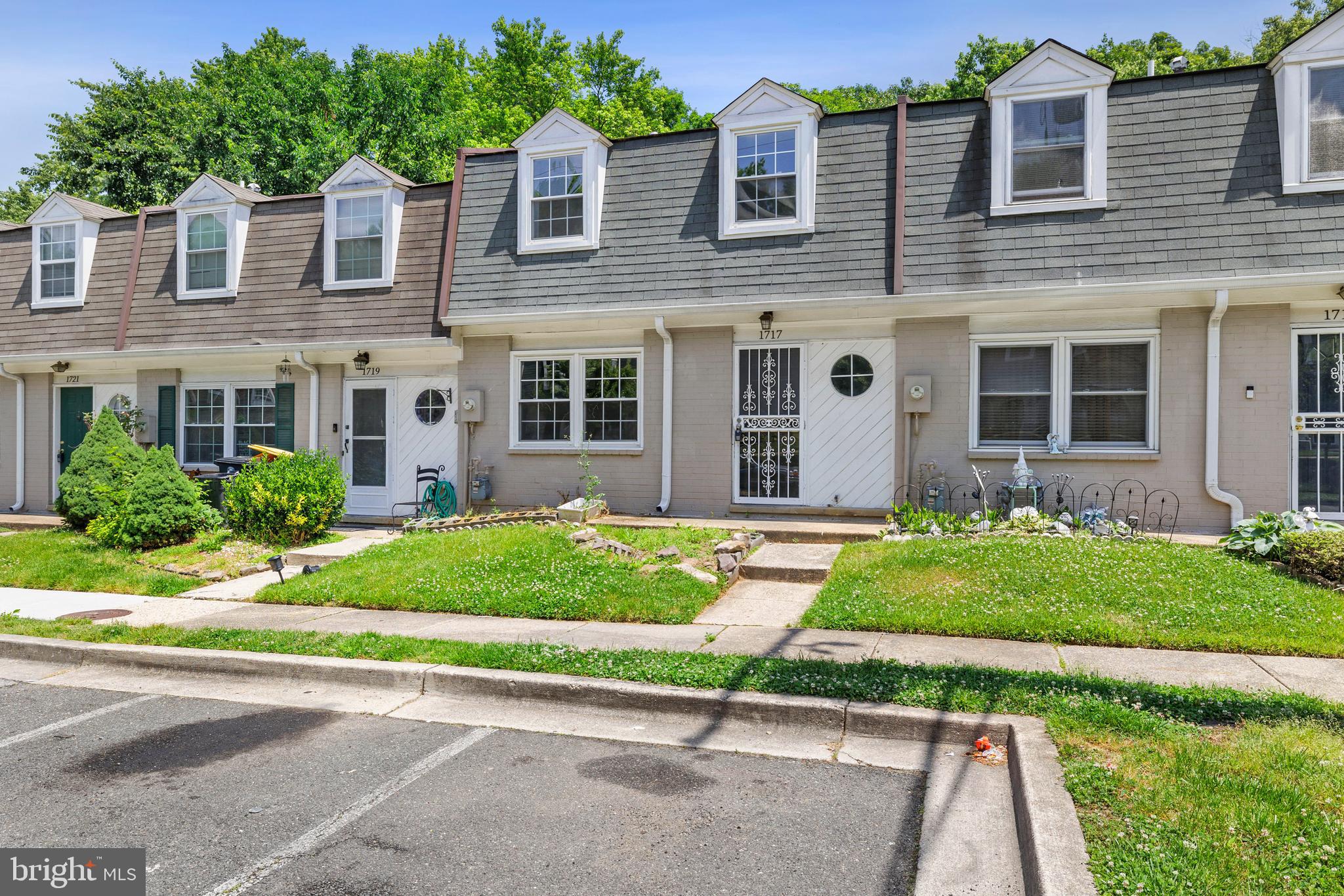 WINDMILL SQUARE - Residential