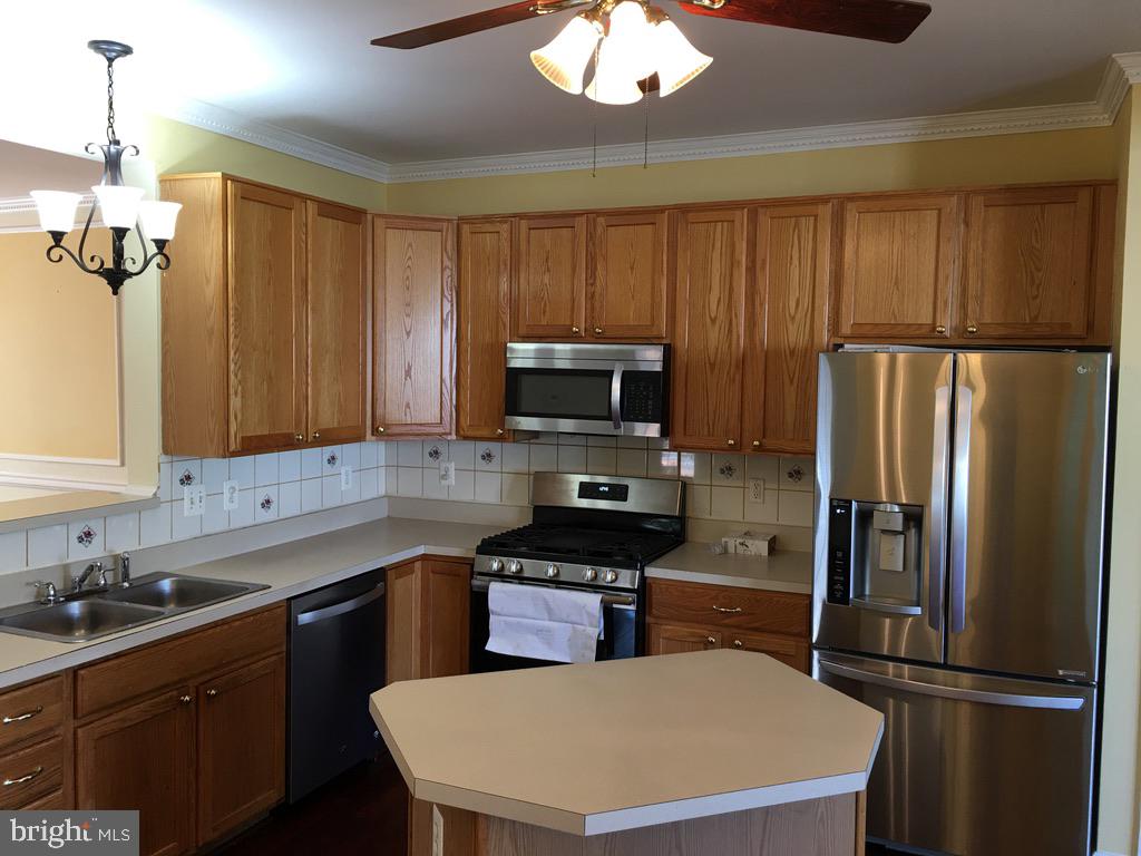 MOUNT VEE MANOR - Residential Lease