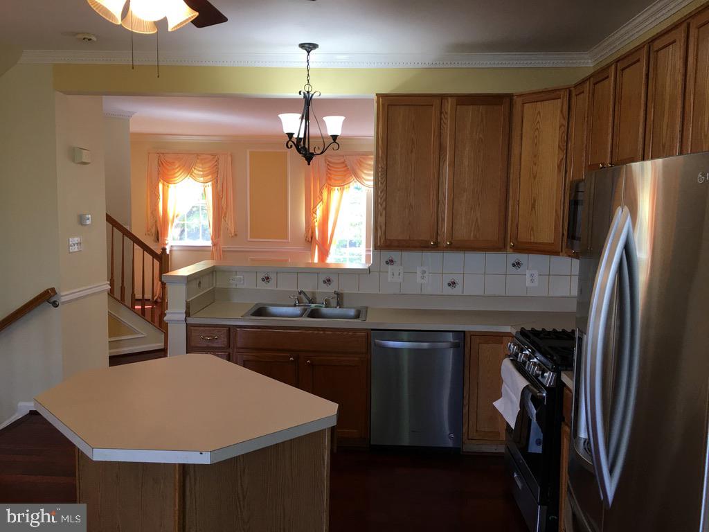 MOUNT VEE MANOR - Residential Lease