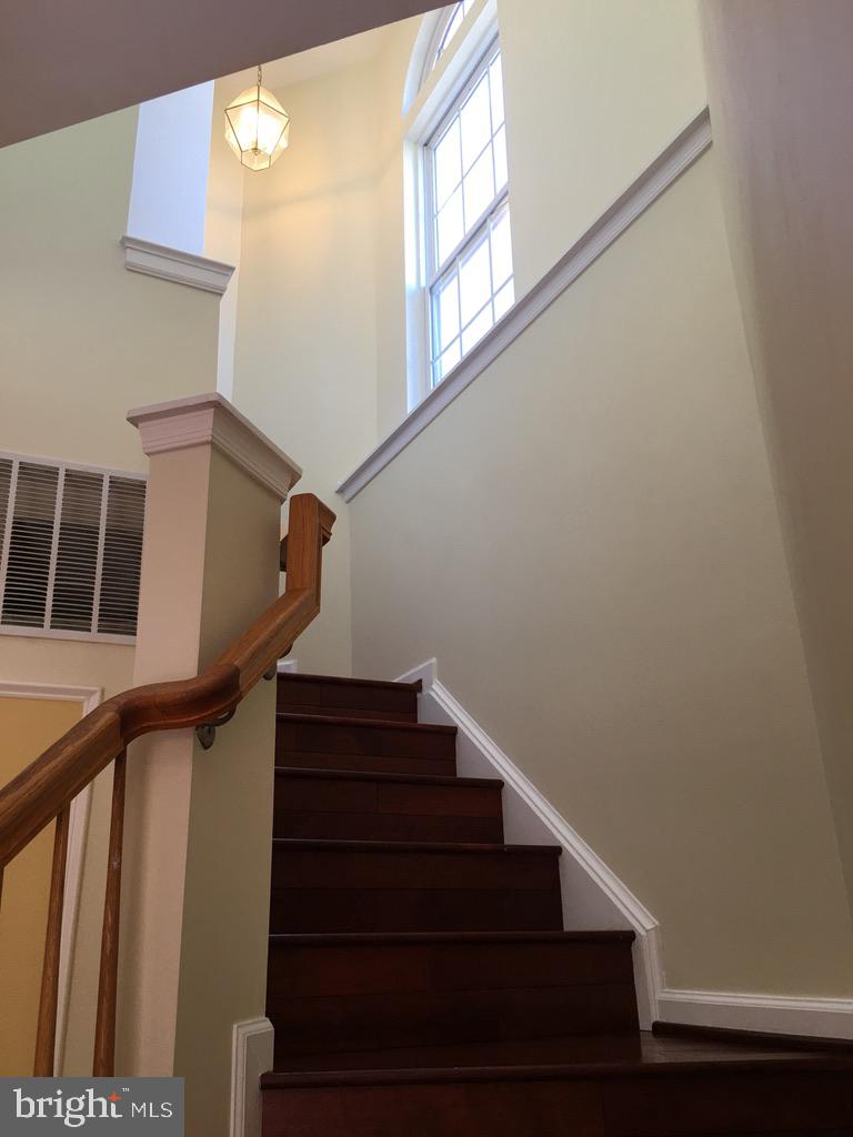 MOUNT VEE MANOR - Residential Lease