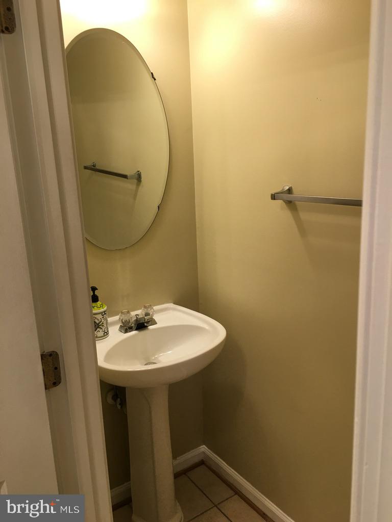 MOUNT VEE MANOR - Residential Lease