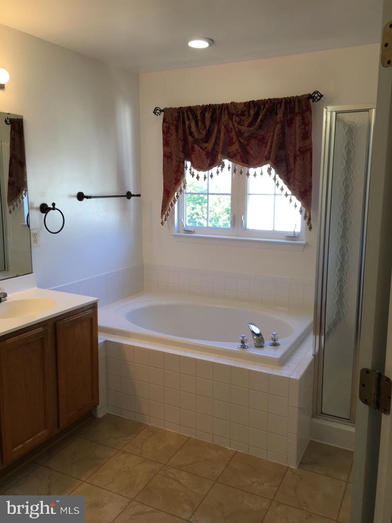 MOUNT VEE MANOR - Residential Lease