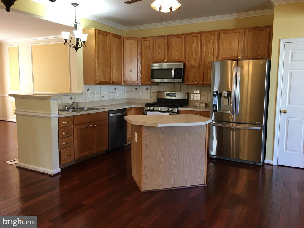 MOUNT VEE MANOR - Residential Lease