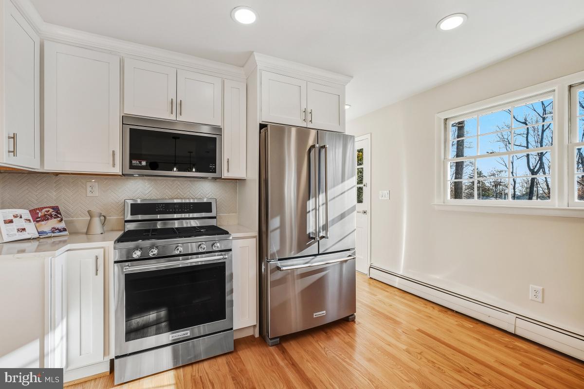 MONTGOMERY KNOLLS - Residential