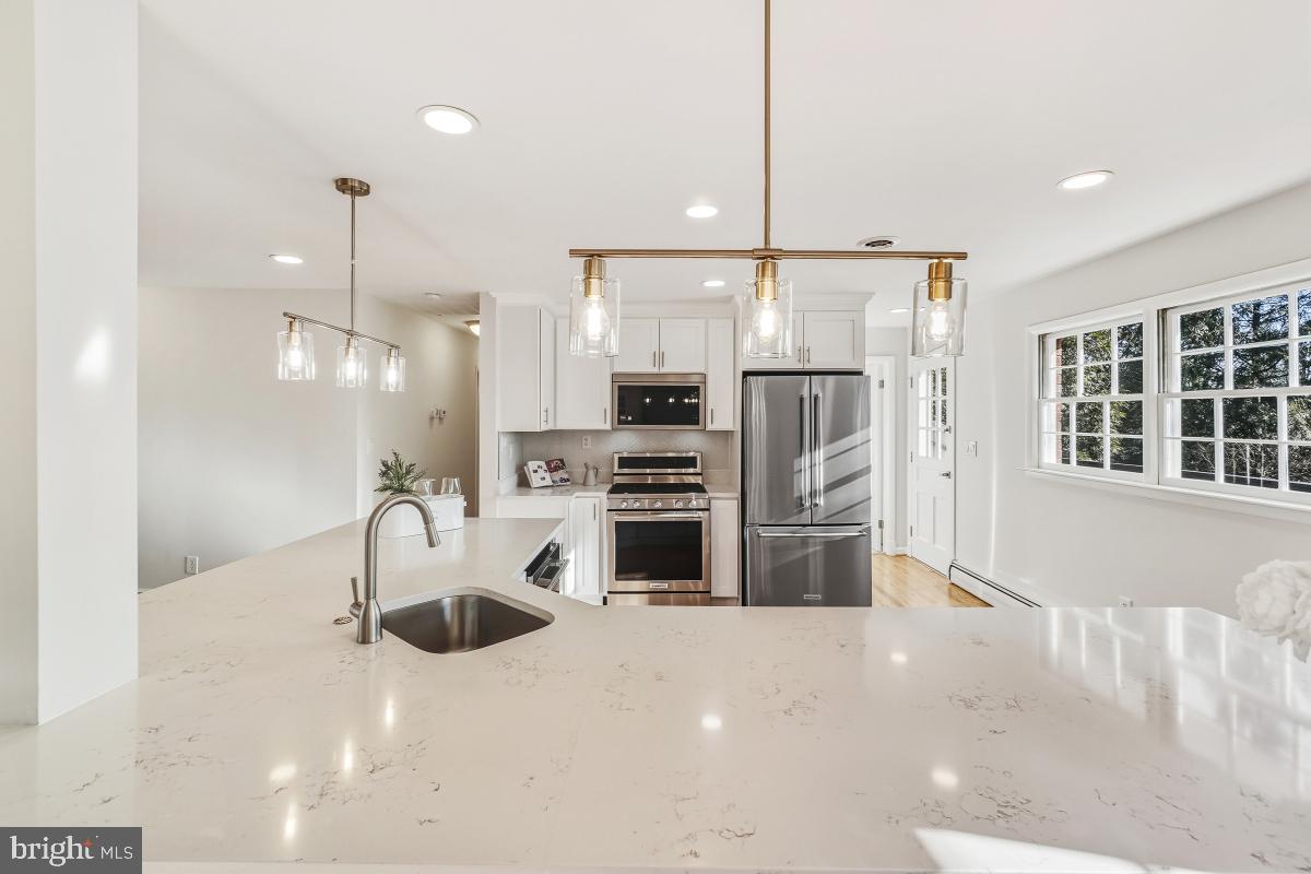 MONTGOMERY KNOLLS - Residential