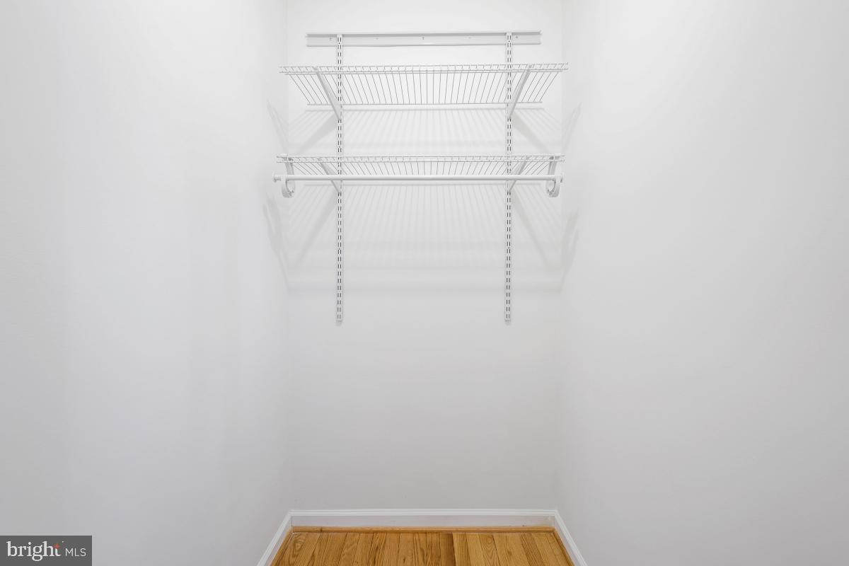 MONTGOMERY KNOLLS - Residential