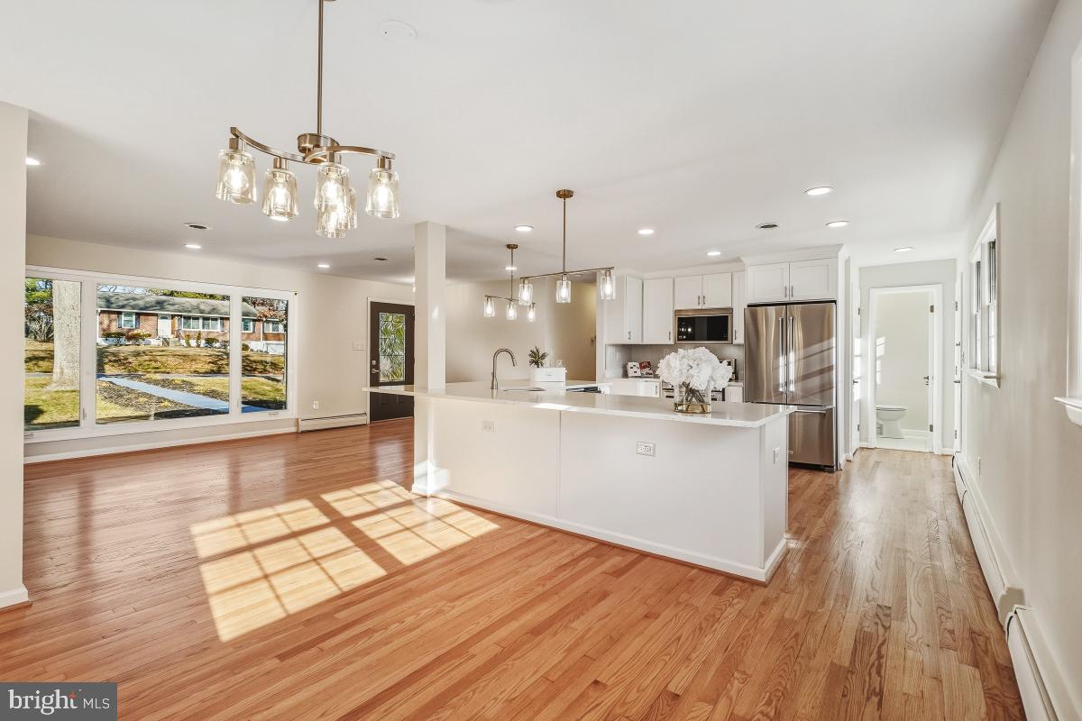 MONTGOMERY KNOLLS - Residential