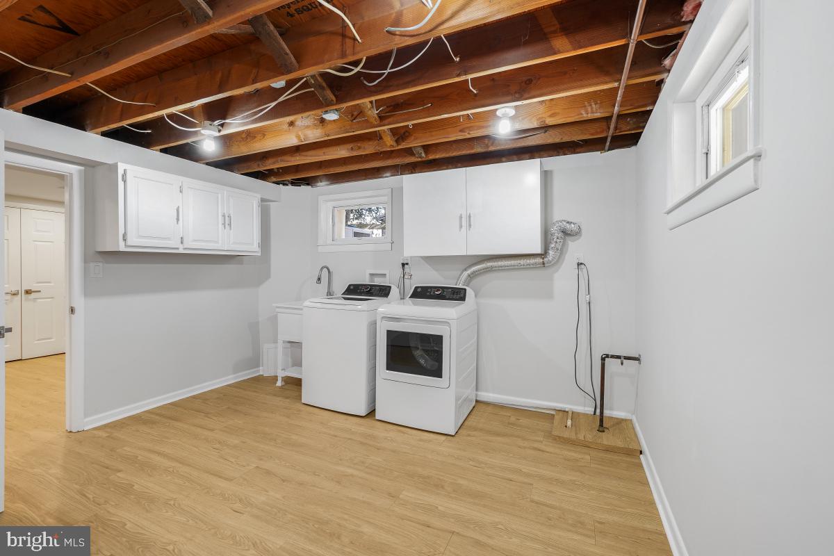 MONTGOMERY KNOLLS - Residential