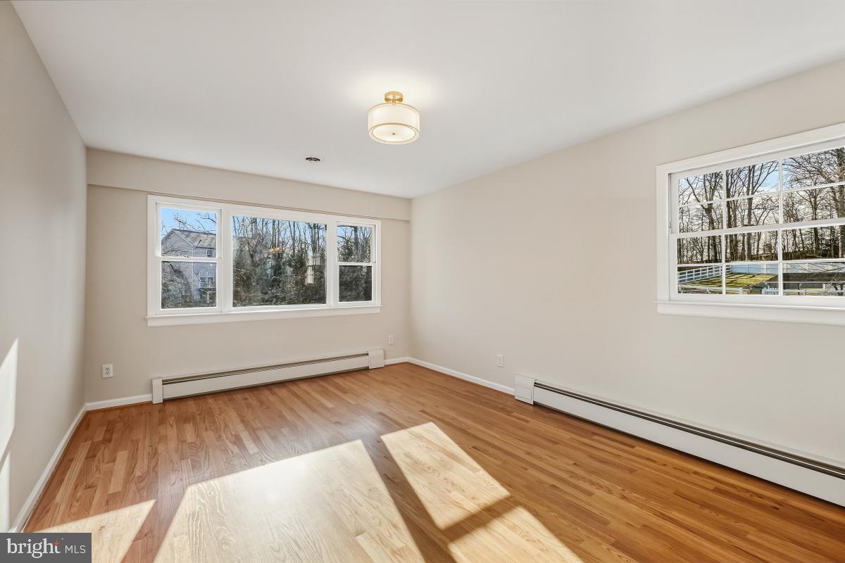 MONTGOMERY KNOLLS - Residential