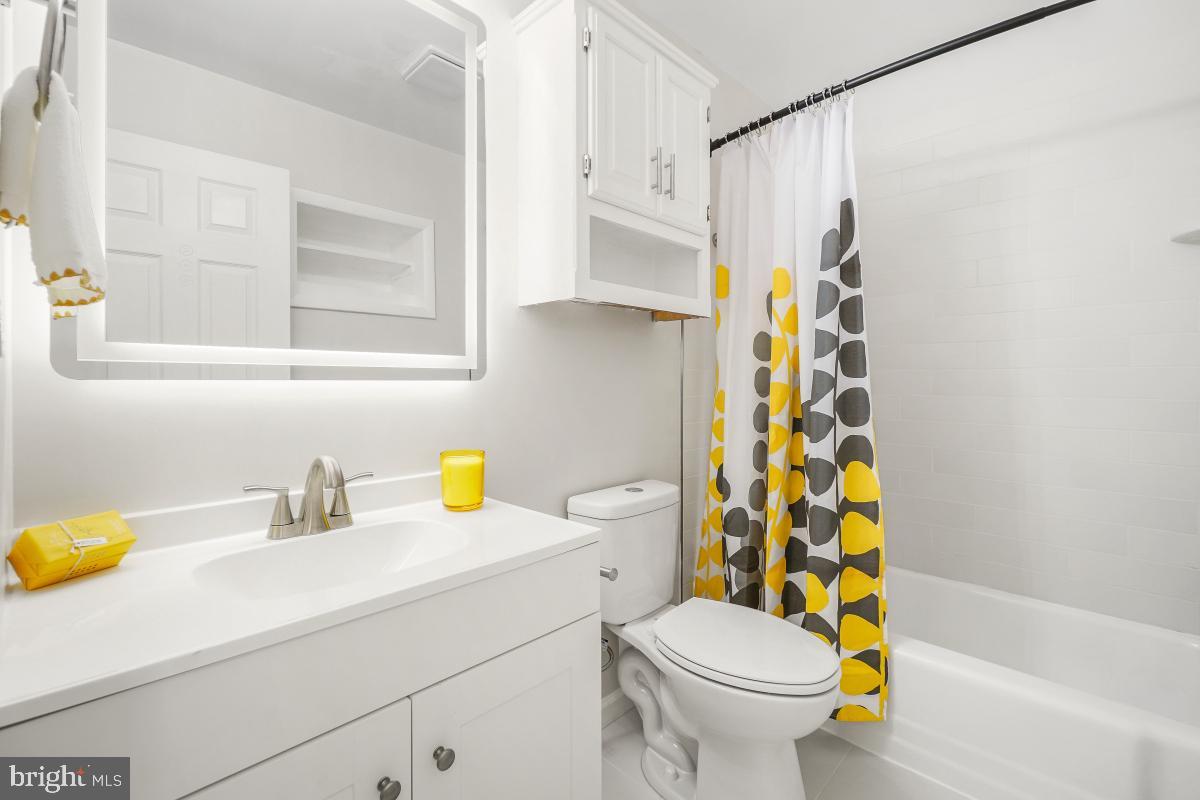 MONTGOMERY KNOLLS - Residential