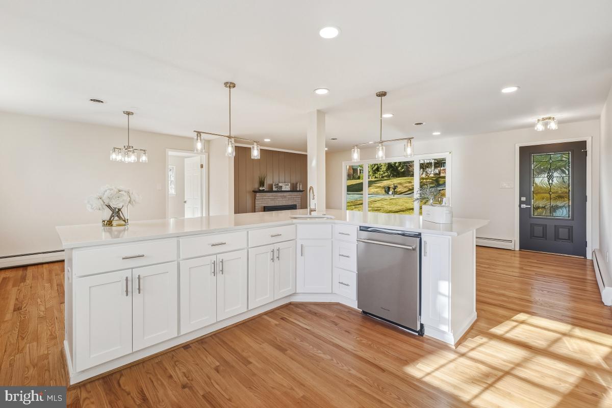 MONTGOMERY KNOLLS - Residential