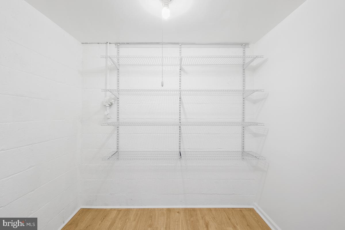 MONTGOMERY KNOLLS - Residential