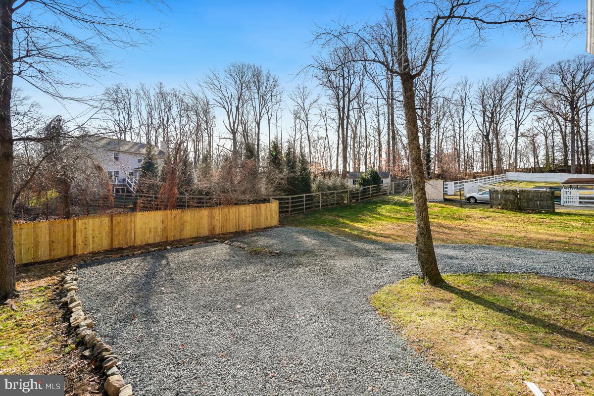 MONTGOMERY KNOLLS - Residential