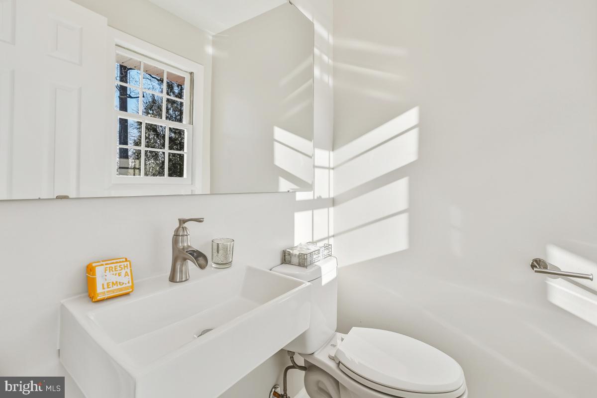 MONTGOMERY KNOLLS - Residential