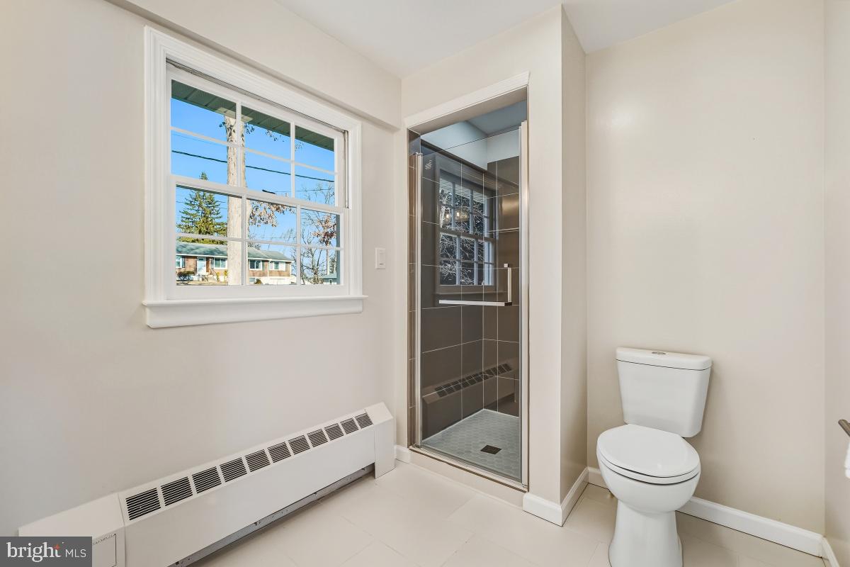 MONTGOMERY KNOLLS - Residential