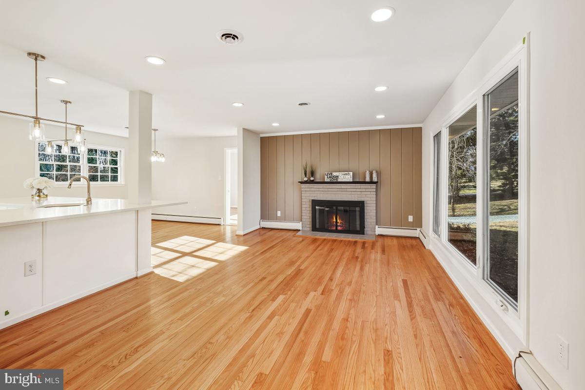 MONTGOMERY KNOLLS - Residential