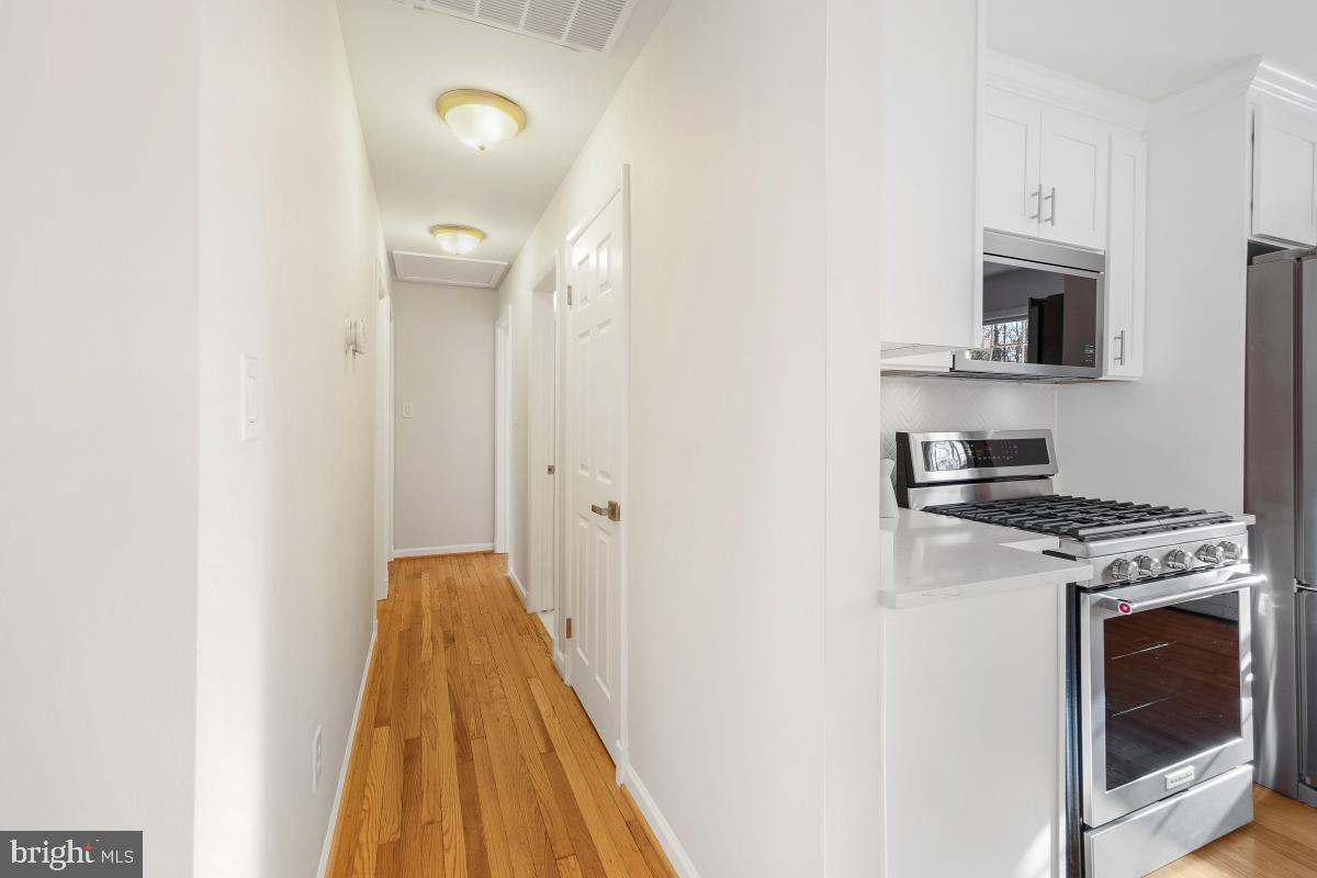 MONTGOMERY KNOLLS - Residential