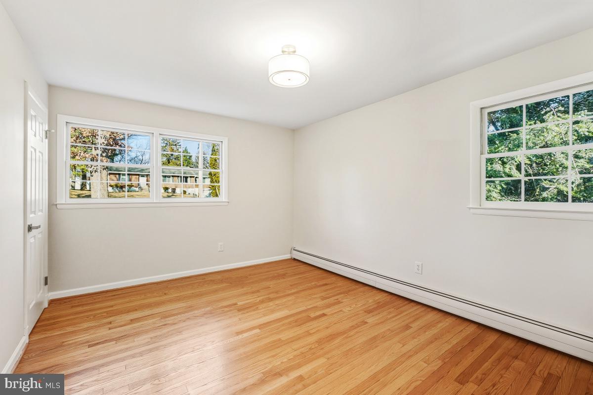 MONTGOMERY KNOLLS - Residential