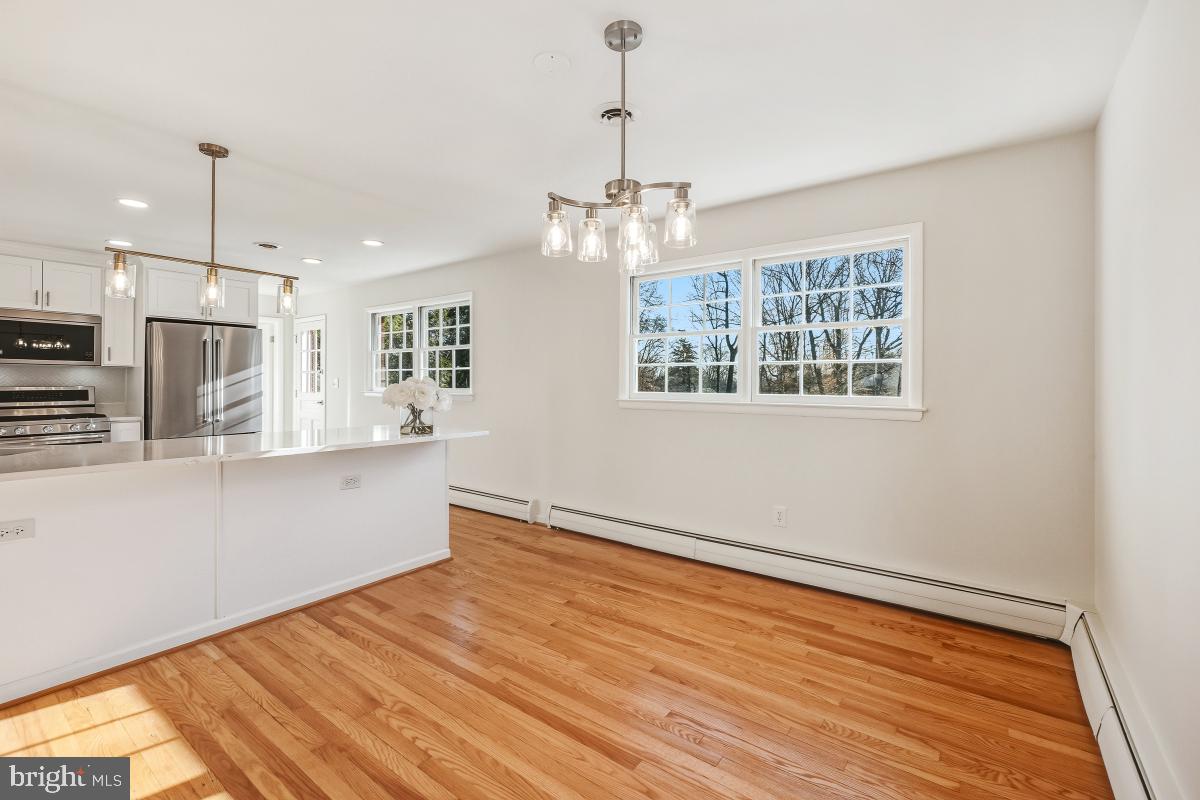 MONTGOMERY KNOLLS - Residential