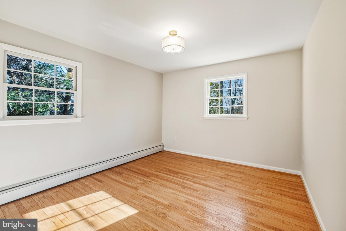 MONTGOMERY KNOLLS - Residential