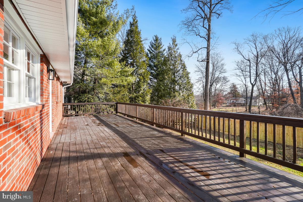 MONTGOMERY KNOLLS - Residential