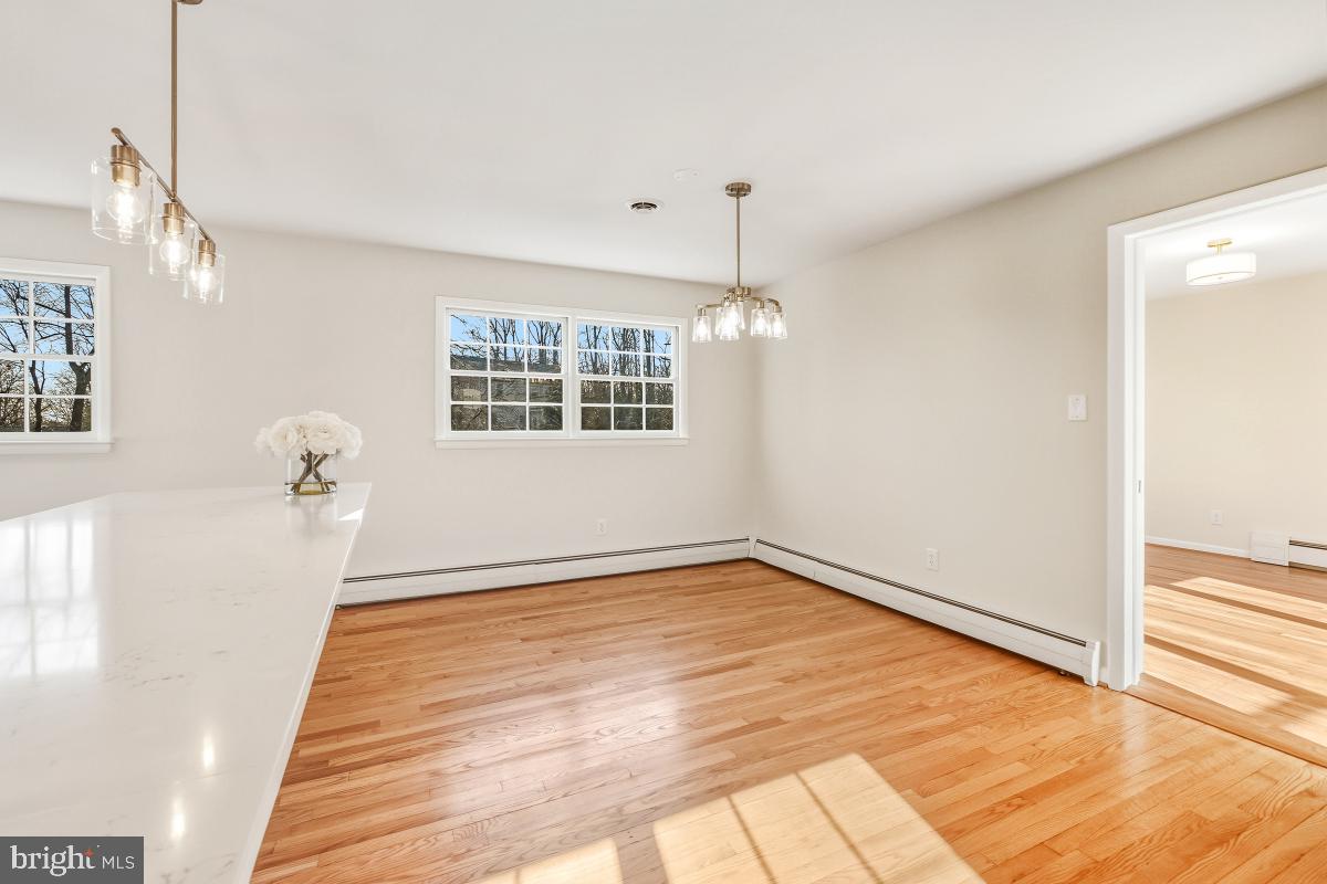 MONTGOMERY KNOLLS - Residential