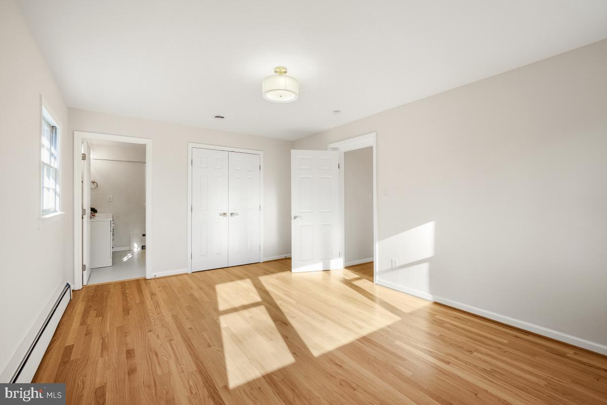 MONTGOMERY KNOLLS - Residential