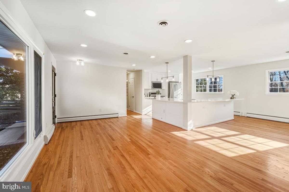 MONTGOMERY KNOLLS - Residential