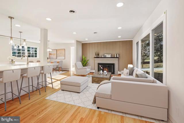 MONTGOMERY KNOLLS - Residential