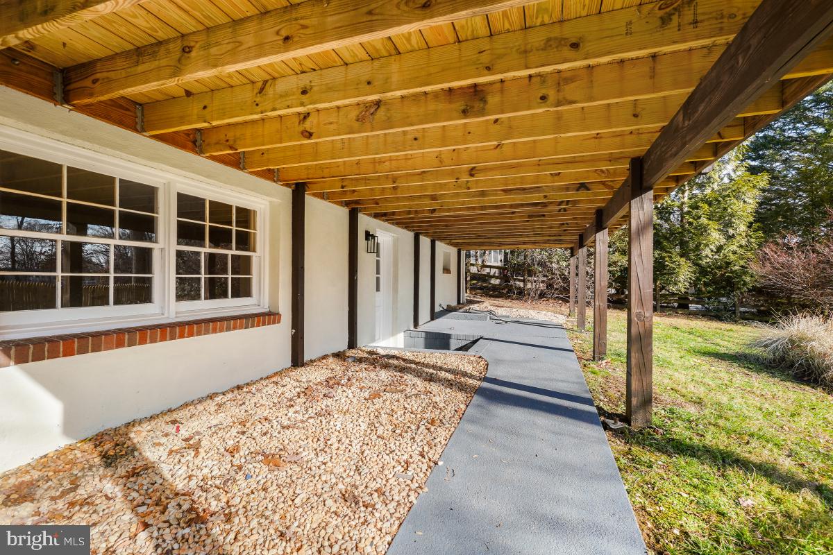 MONTGOMERY KNOLLS - Residential