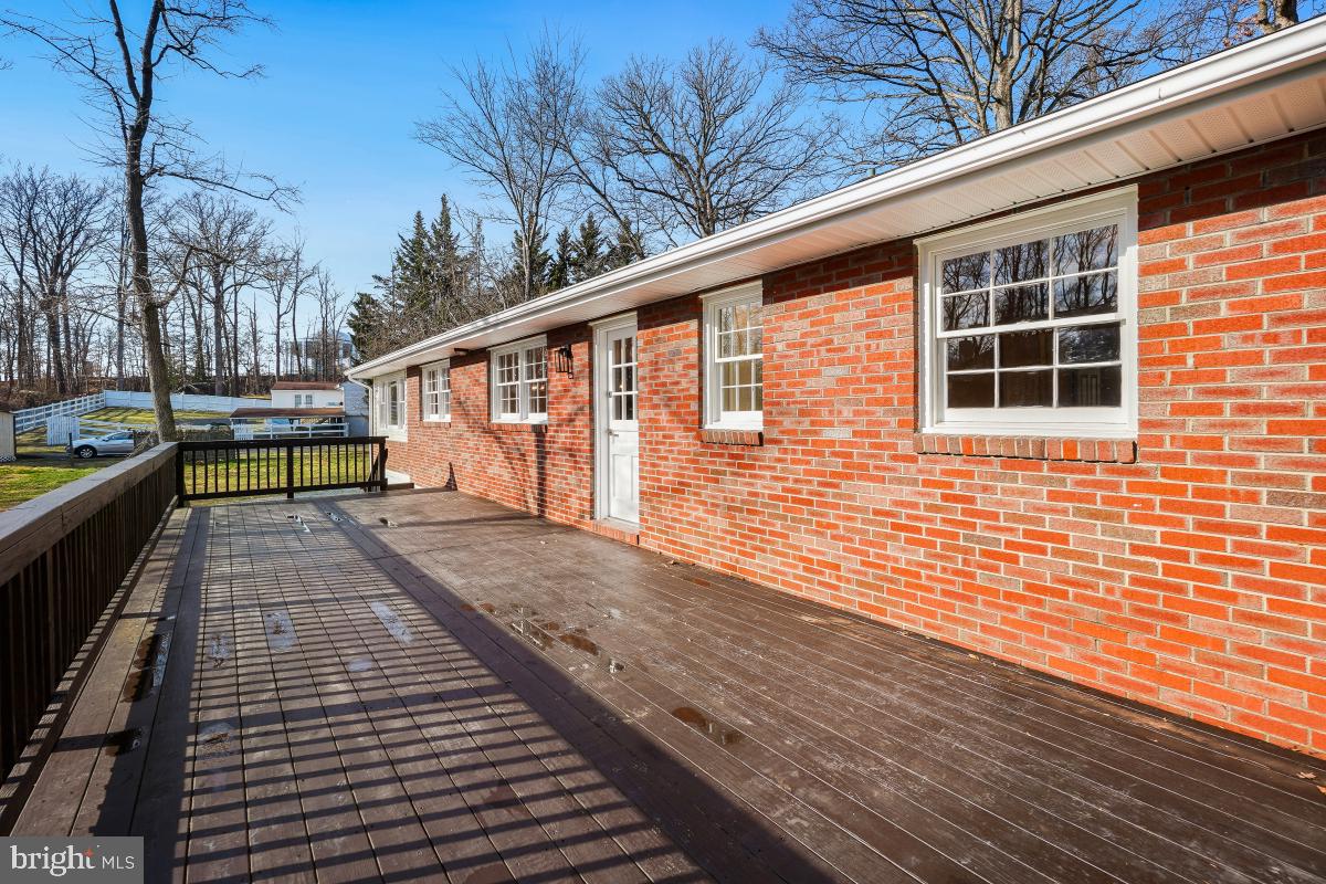 MONTGOMERY KNOLLS - Residential