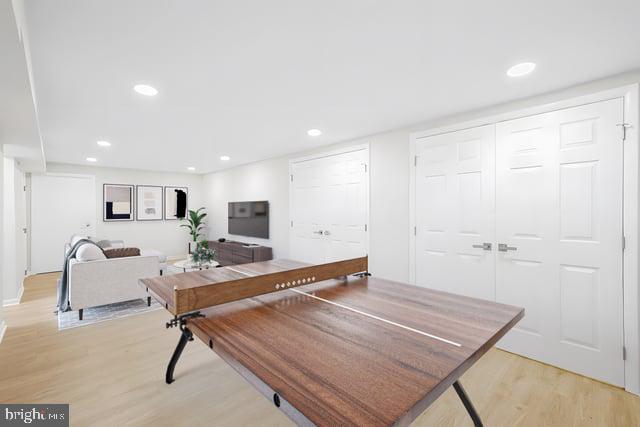 MONTGOMERY KNOLLS - Residential