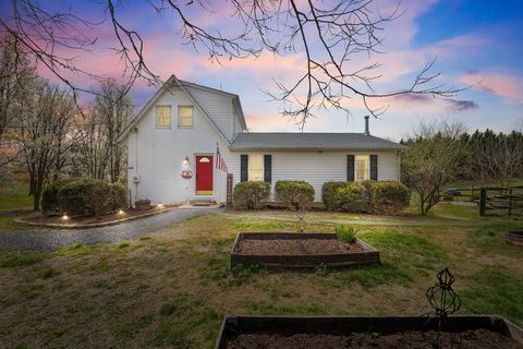 Homes For Sale - 4494 Cedar Creek Grade<br/> Frederick County, WINCHESTER, VA 22602