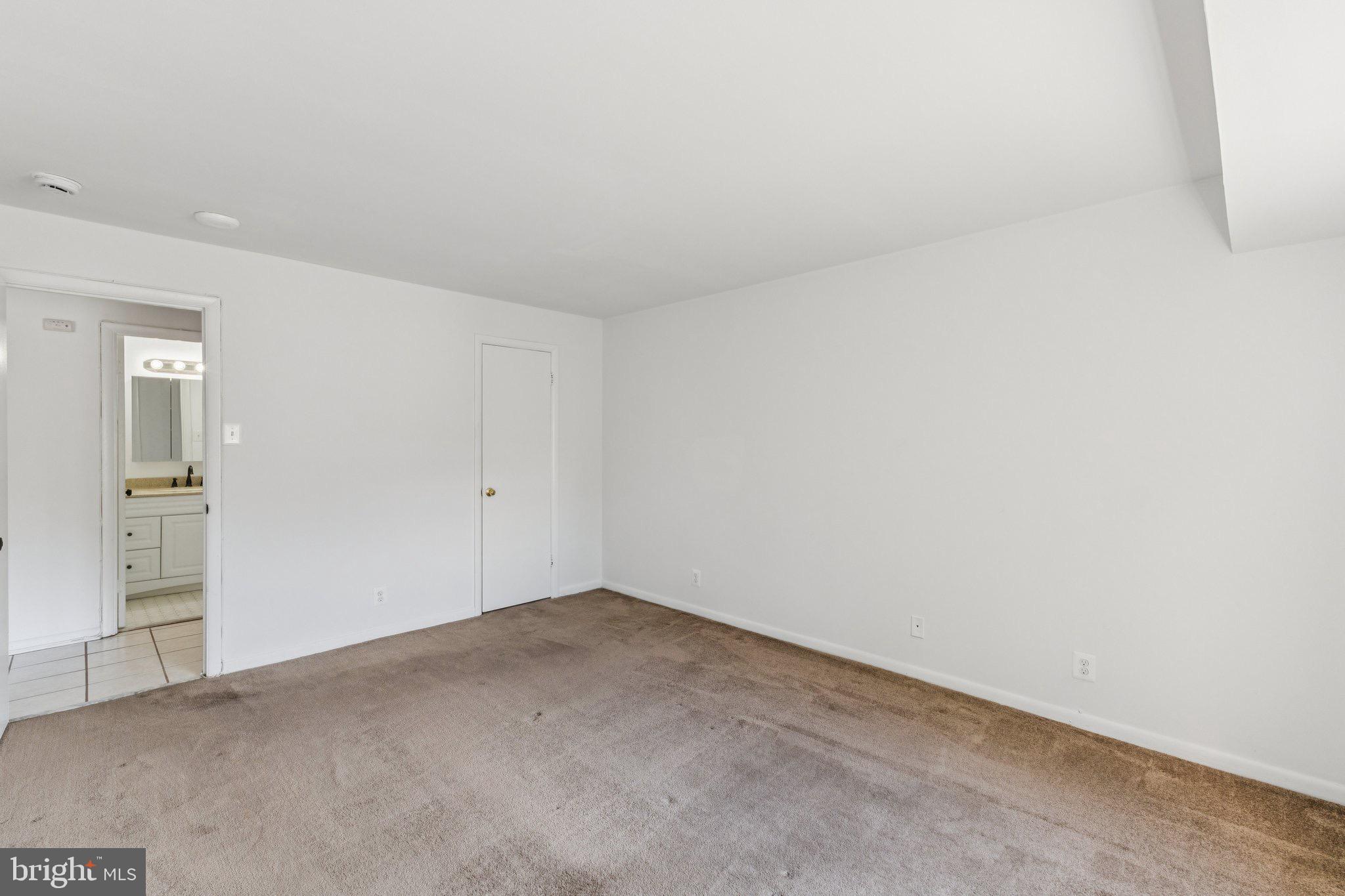 COLUMBIA TOWERS - Residential