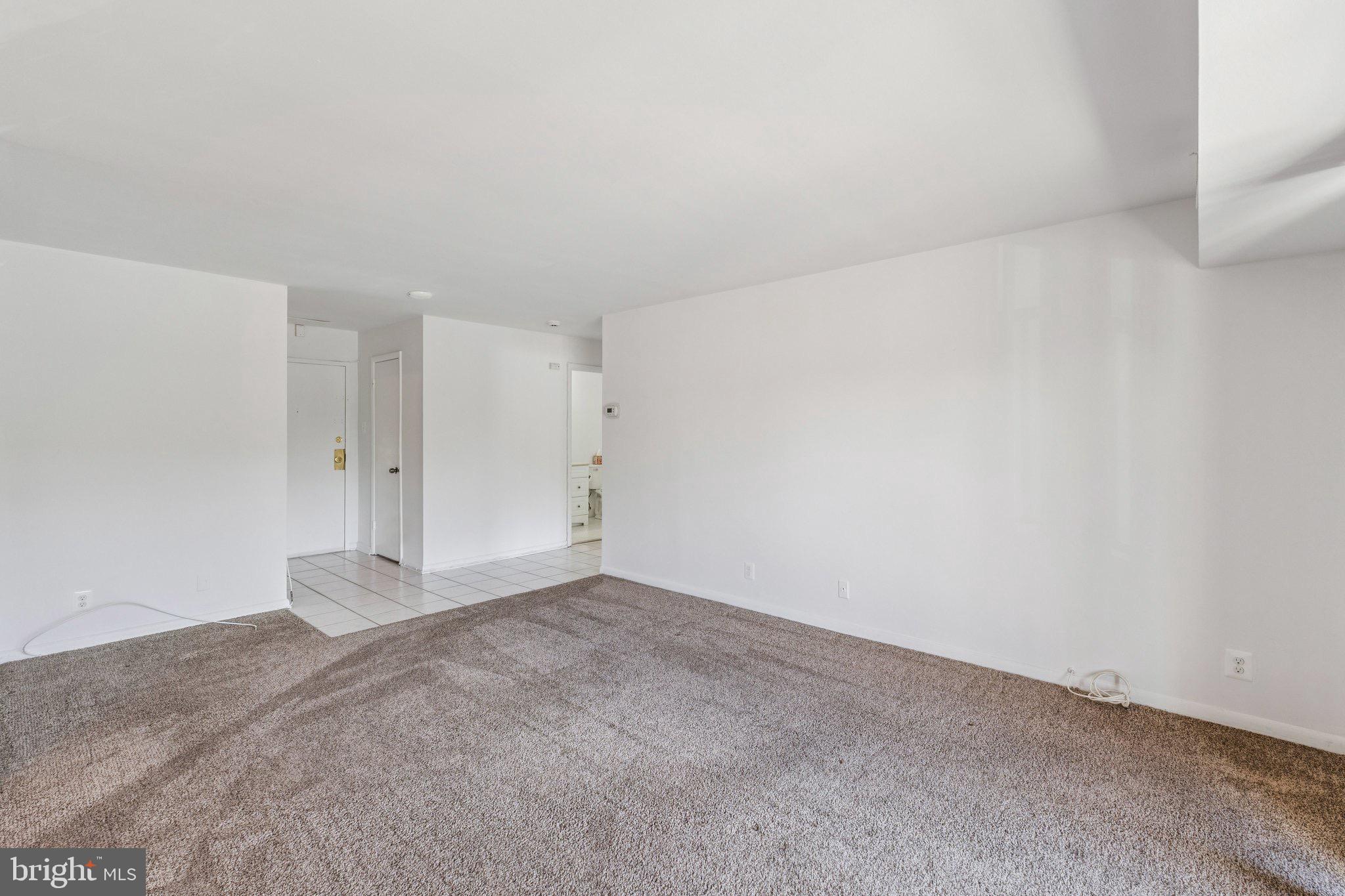 COLUMBIA TOWERS - Residential