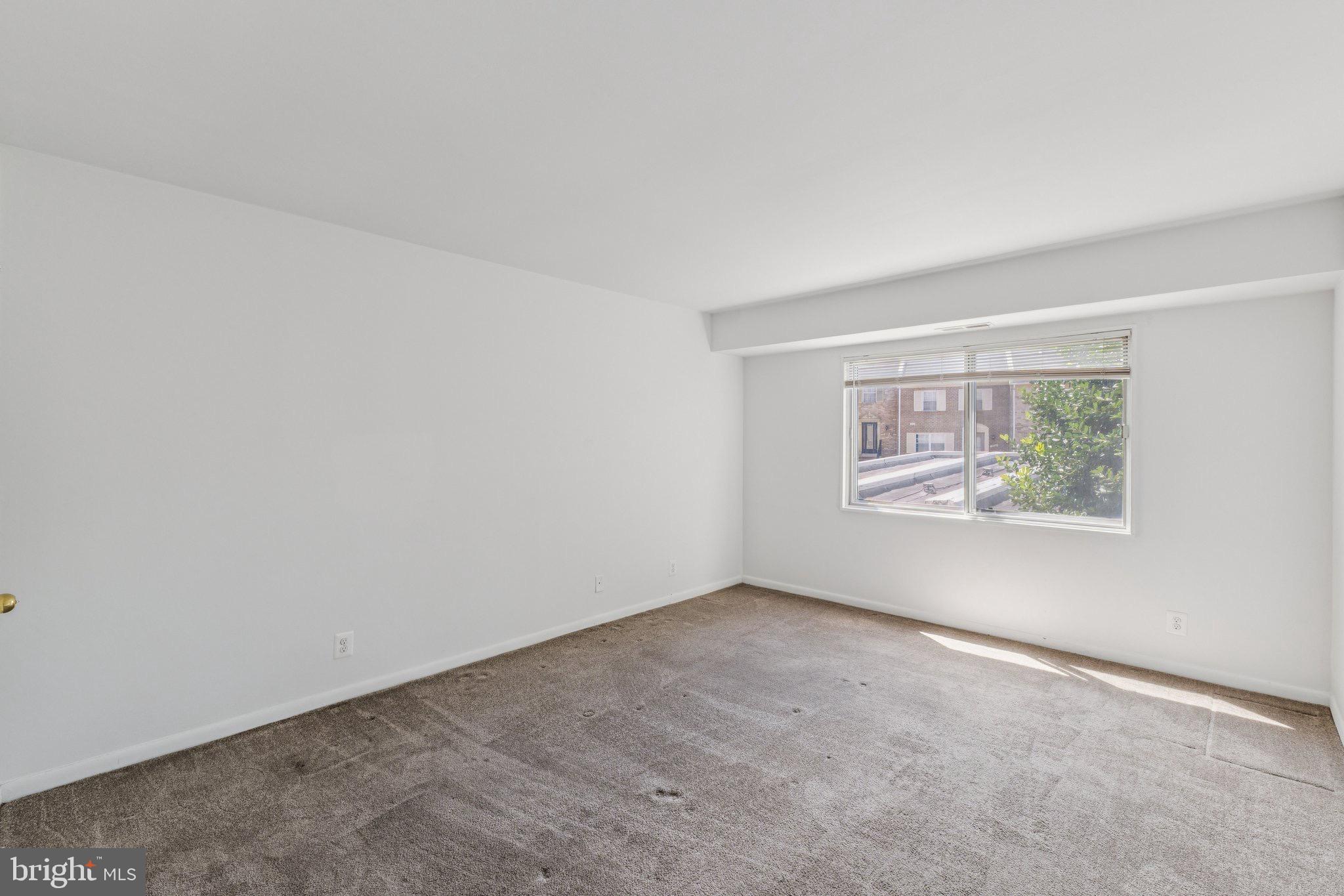 COLUMBIA TOWERS - Residential