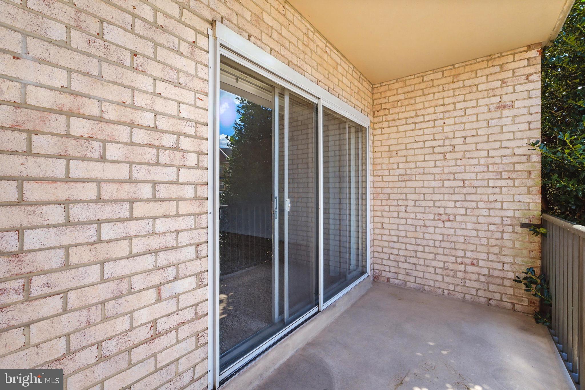 COLUMBIA TOWERS - Residential