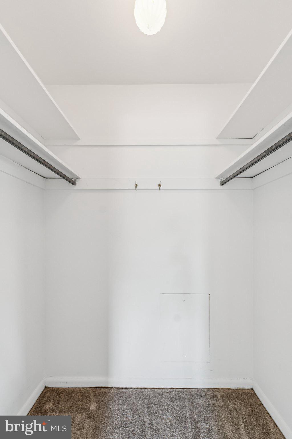 COLUMBIA TOWERS - Residential