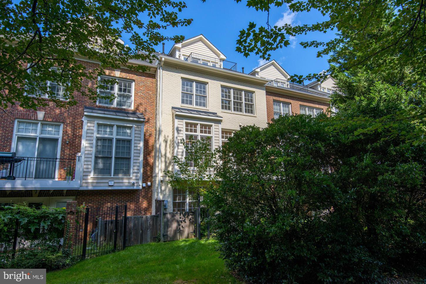 HUNTING RIDGE - Residential