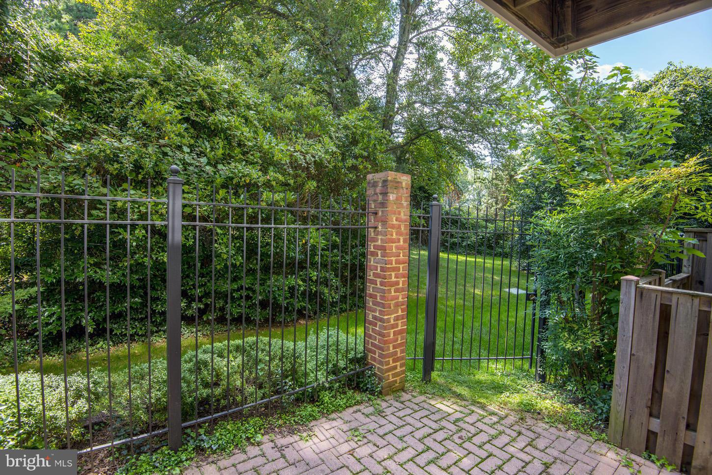 HUNTING RIDGE - Residential