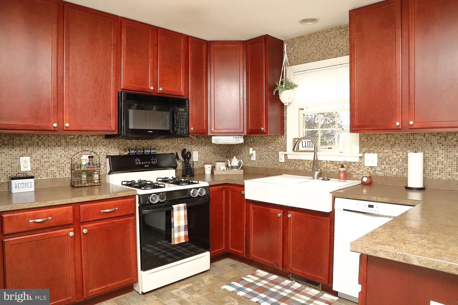 VILLAGE SQUARE COMMONS - Residential