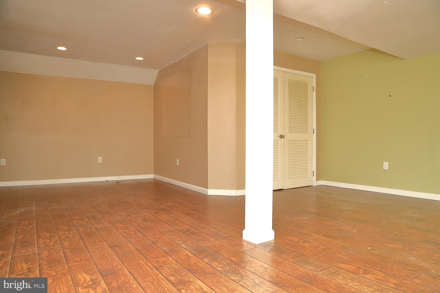 VILLAGE SQUARE COMMONS - Residential