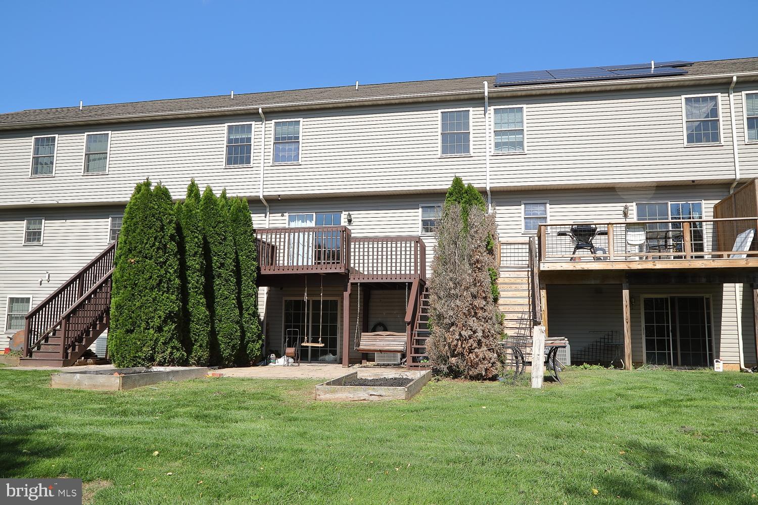 VILLAGE SQUARE COMMONS - Residential