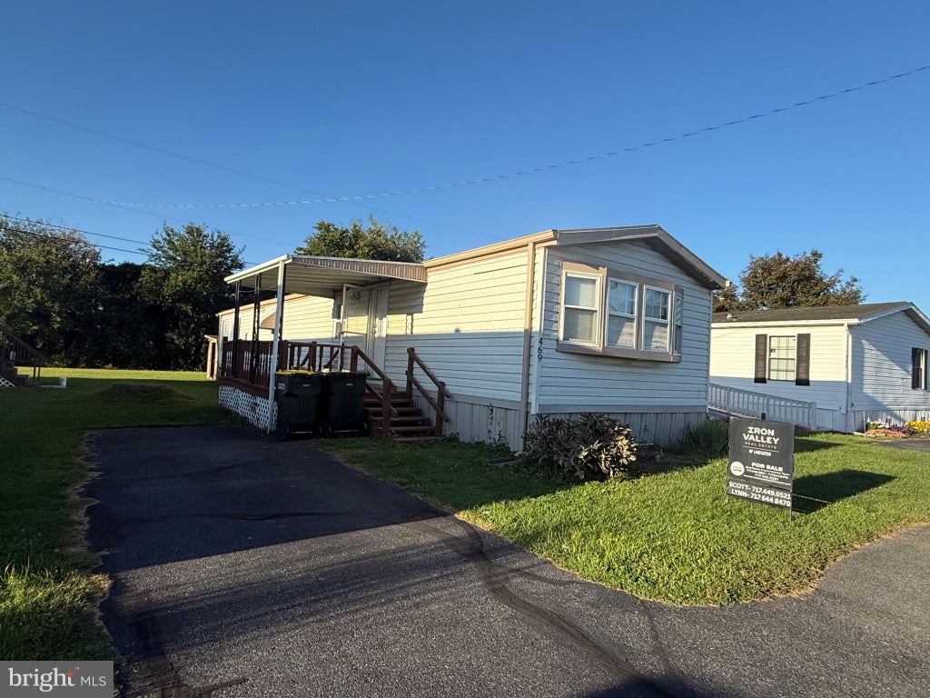 Photo of 469 Brendon Drive, LEOLA, PA 17540 (MLS # PALA2095492)