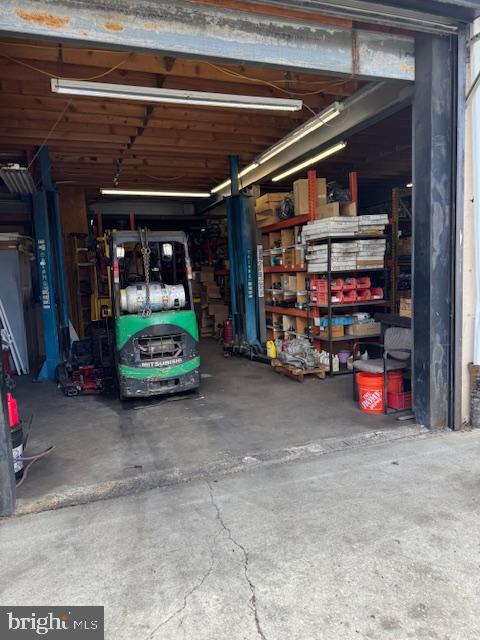 OLNEY - Commercial Sale