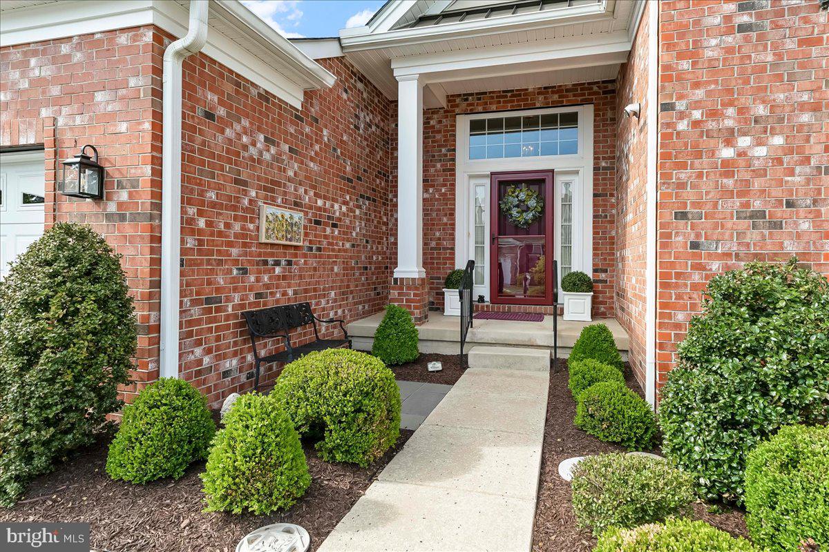 818 WOODS END COURT